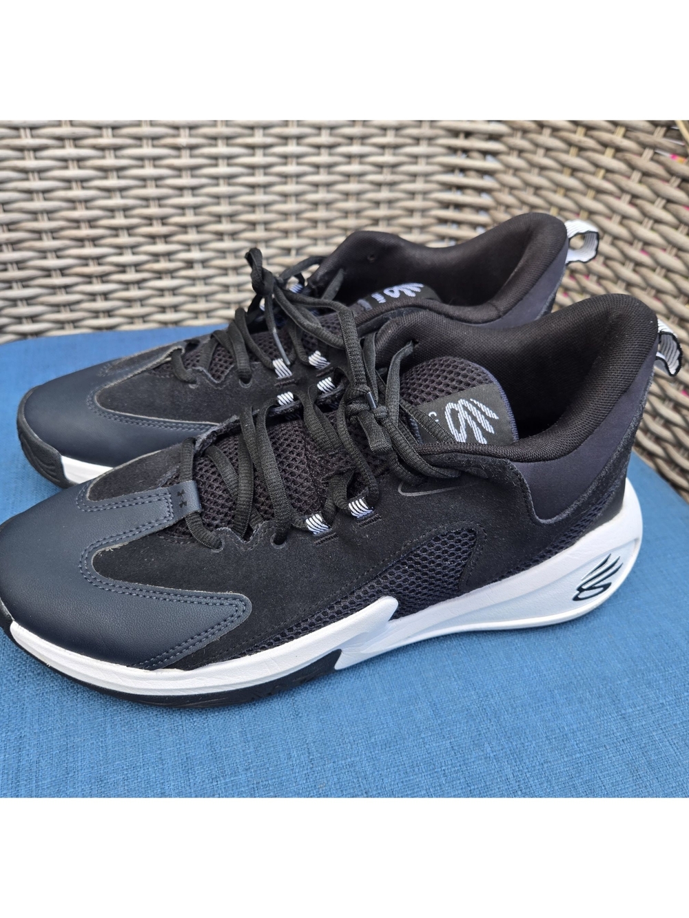 Under Armour Curry Black Men's Basketball Shoes Size 12.